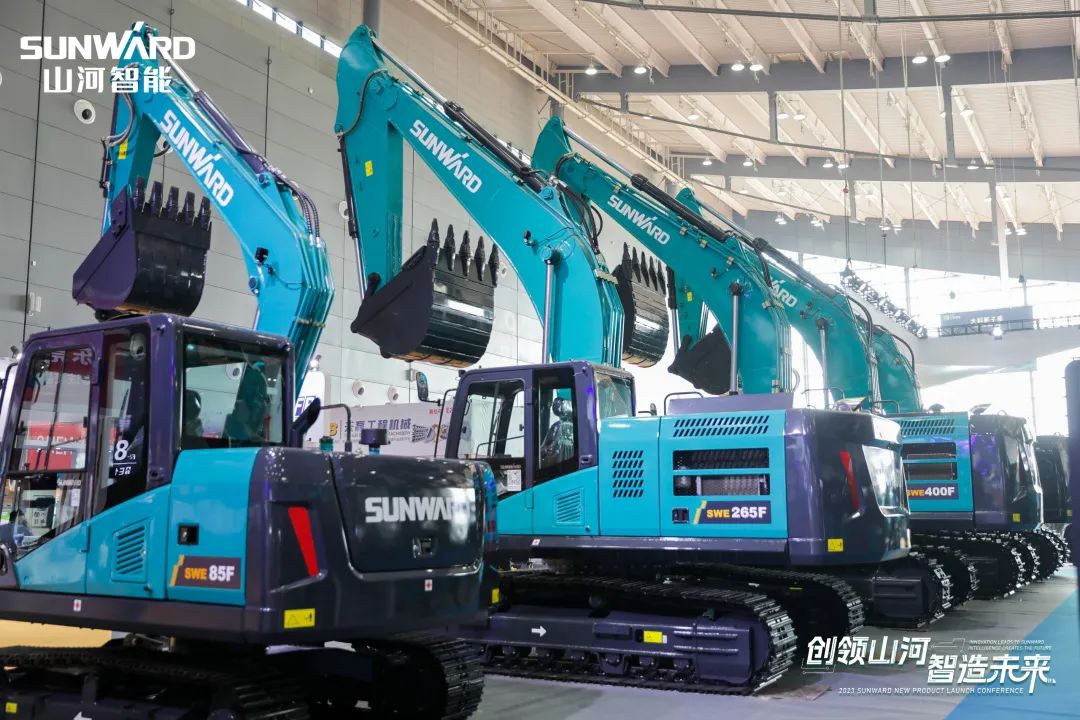 精品出击、互动不休！J9集团智能F系列挖掘机闪灼长沙展