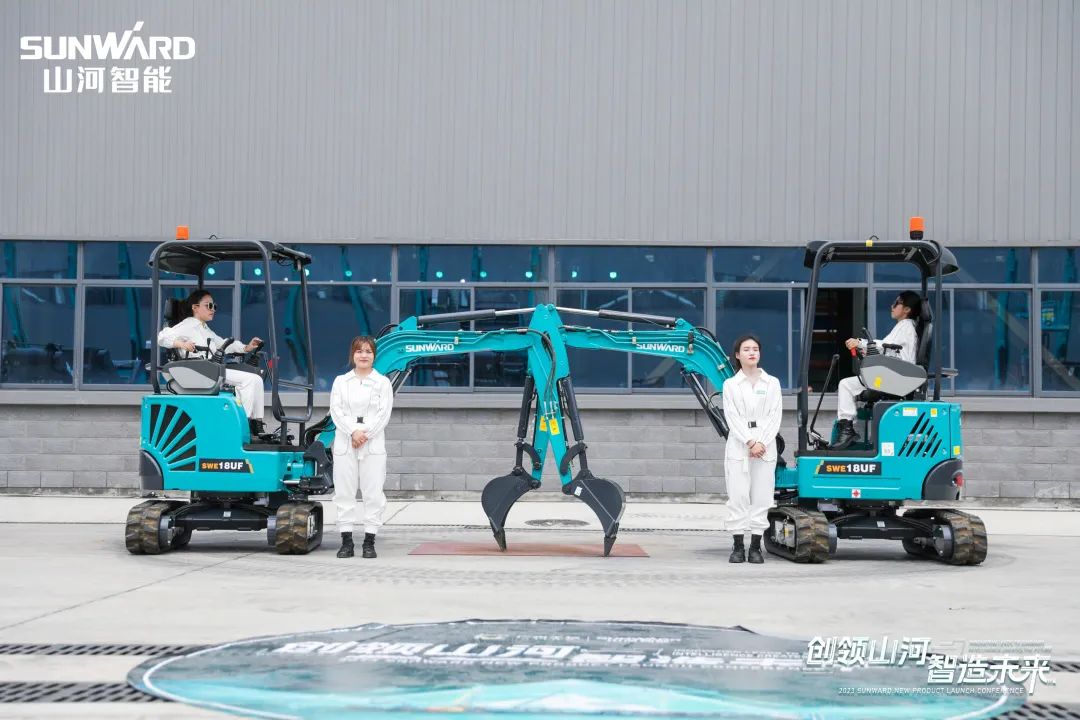 精品出击、互动不休！J9集团智能F系列挖掘机闪灼长沙展