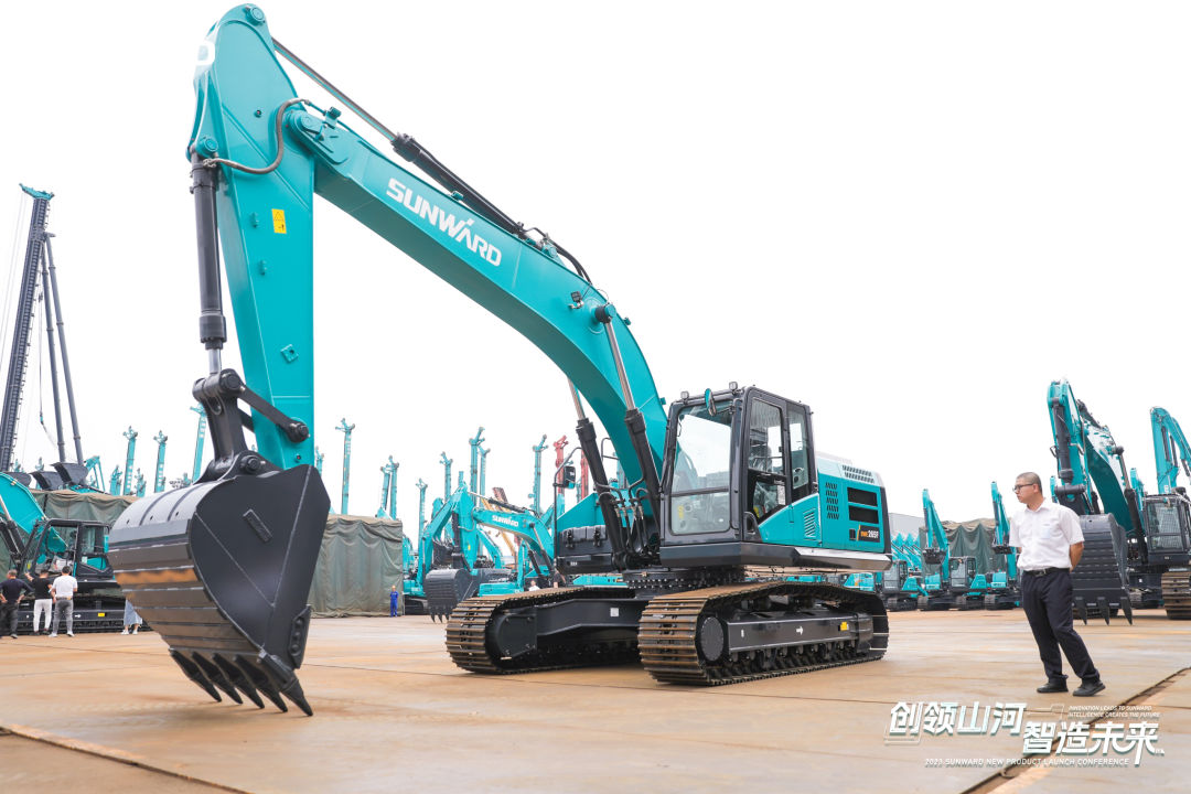 精品出击、互动不休！J9集团智能F系列挖掘机闪灼长沙展