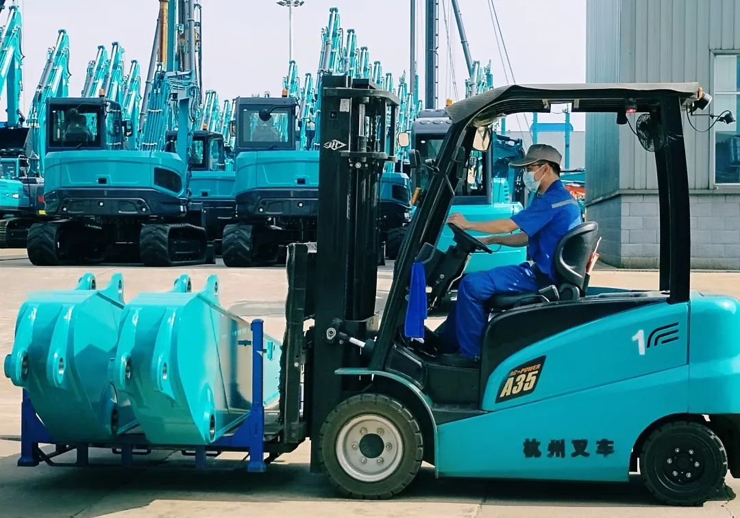 劳动庆幸，创造伟大！纪录那些平庸且伟大的劳动瞬间