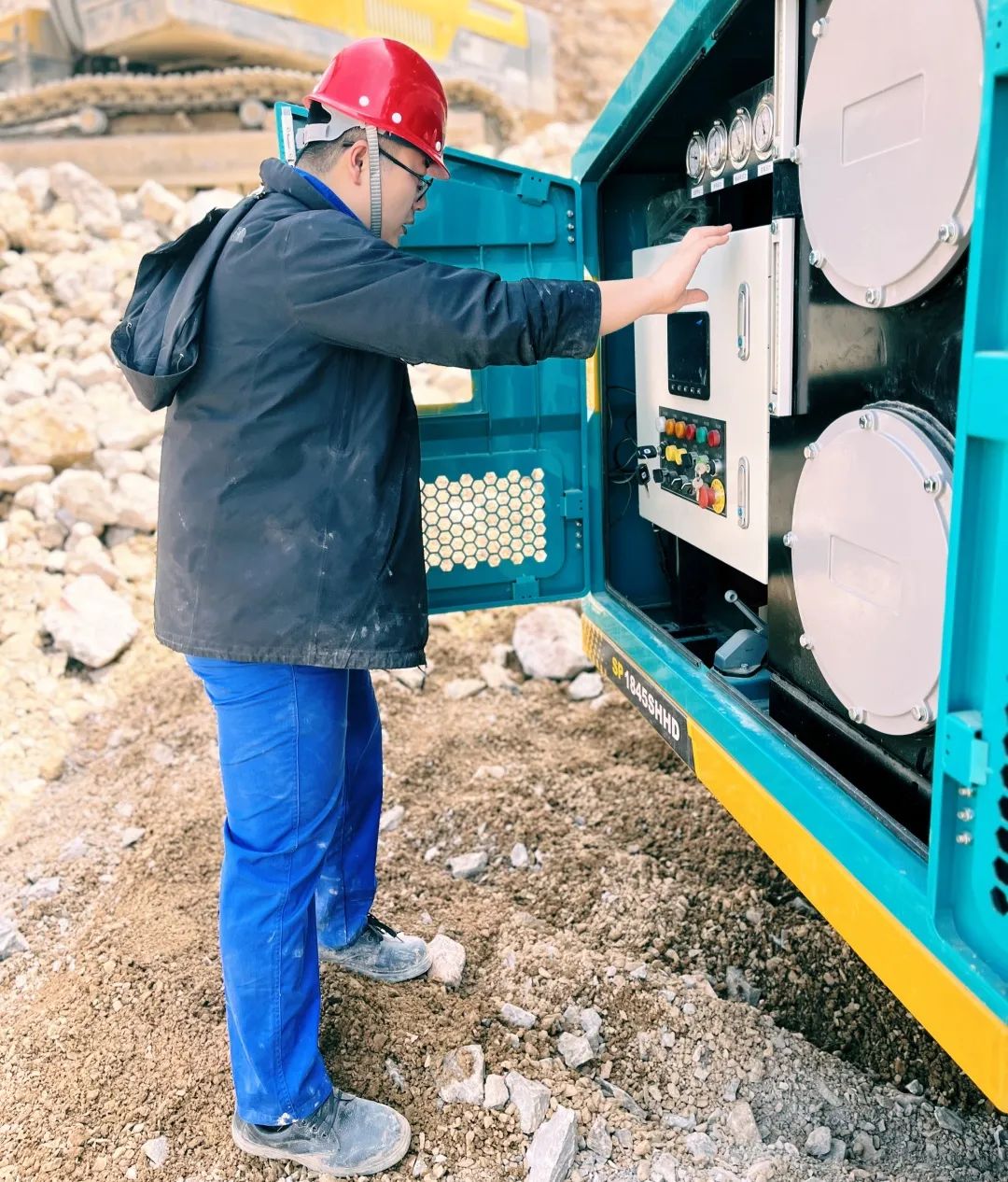 劳动庆幸，创造伟大！纪录那些平庸且伟大的劳动瞬间