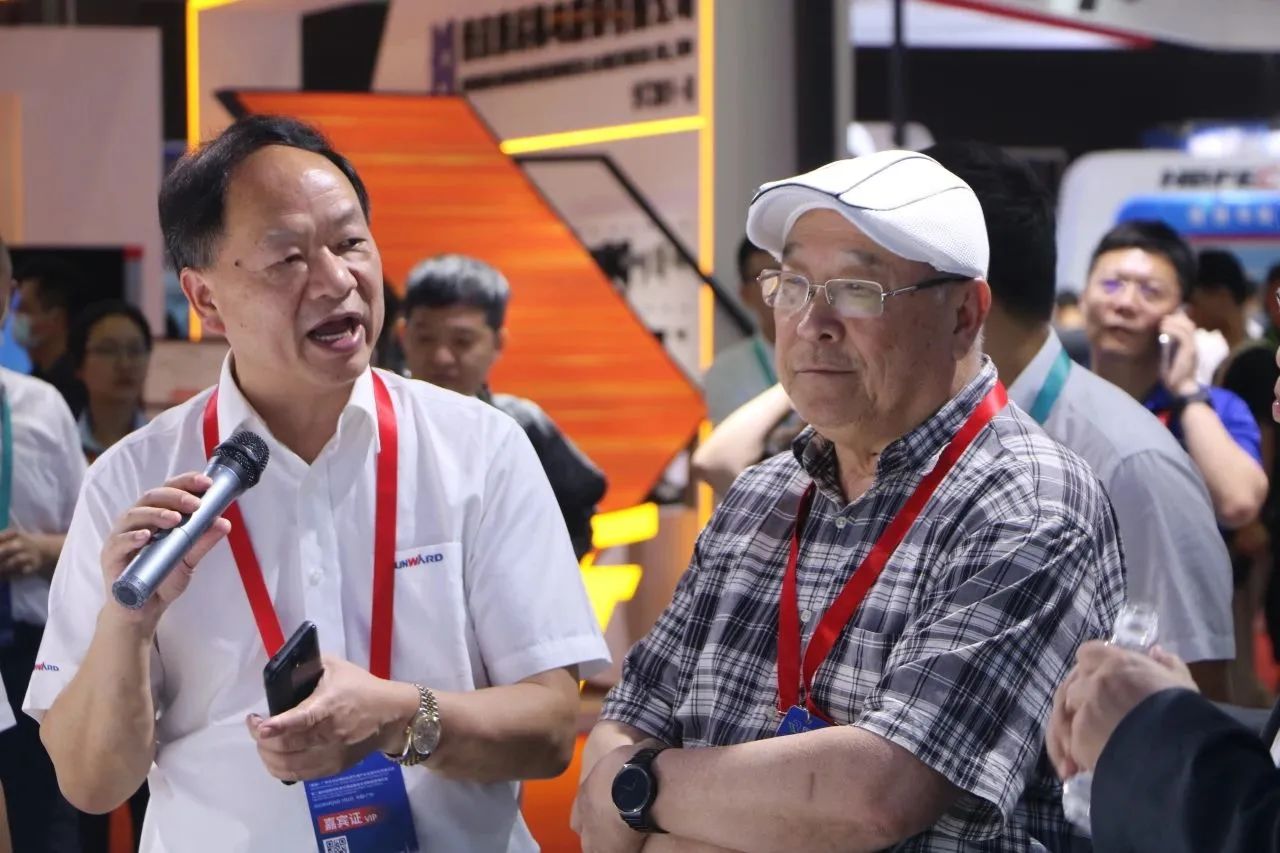 中铁J9集团亮相首届广州大湾区国际轨路交通产业发展论坛暨展览会