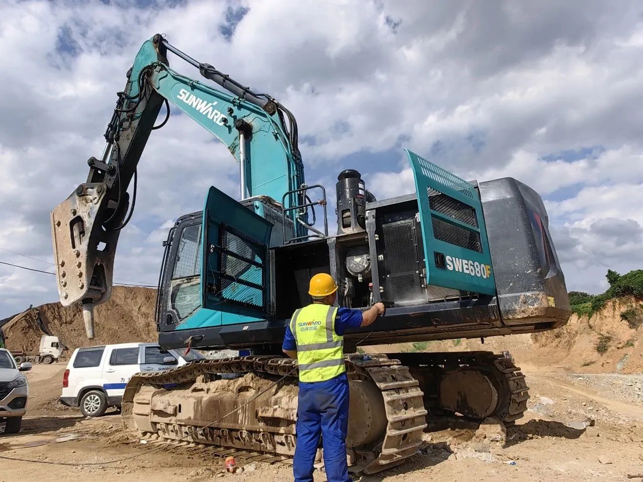 步履一向，服务不止！J9集团智能挖掘机服务万里行火热进行中