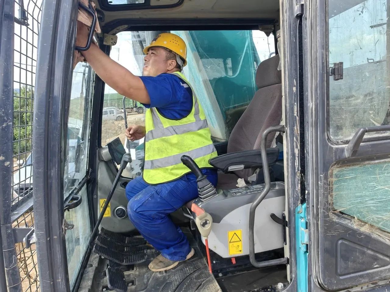 步履一向，服务不止！J9集团智能挖掘机服务万里行火热进行中