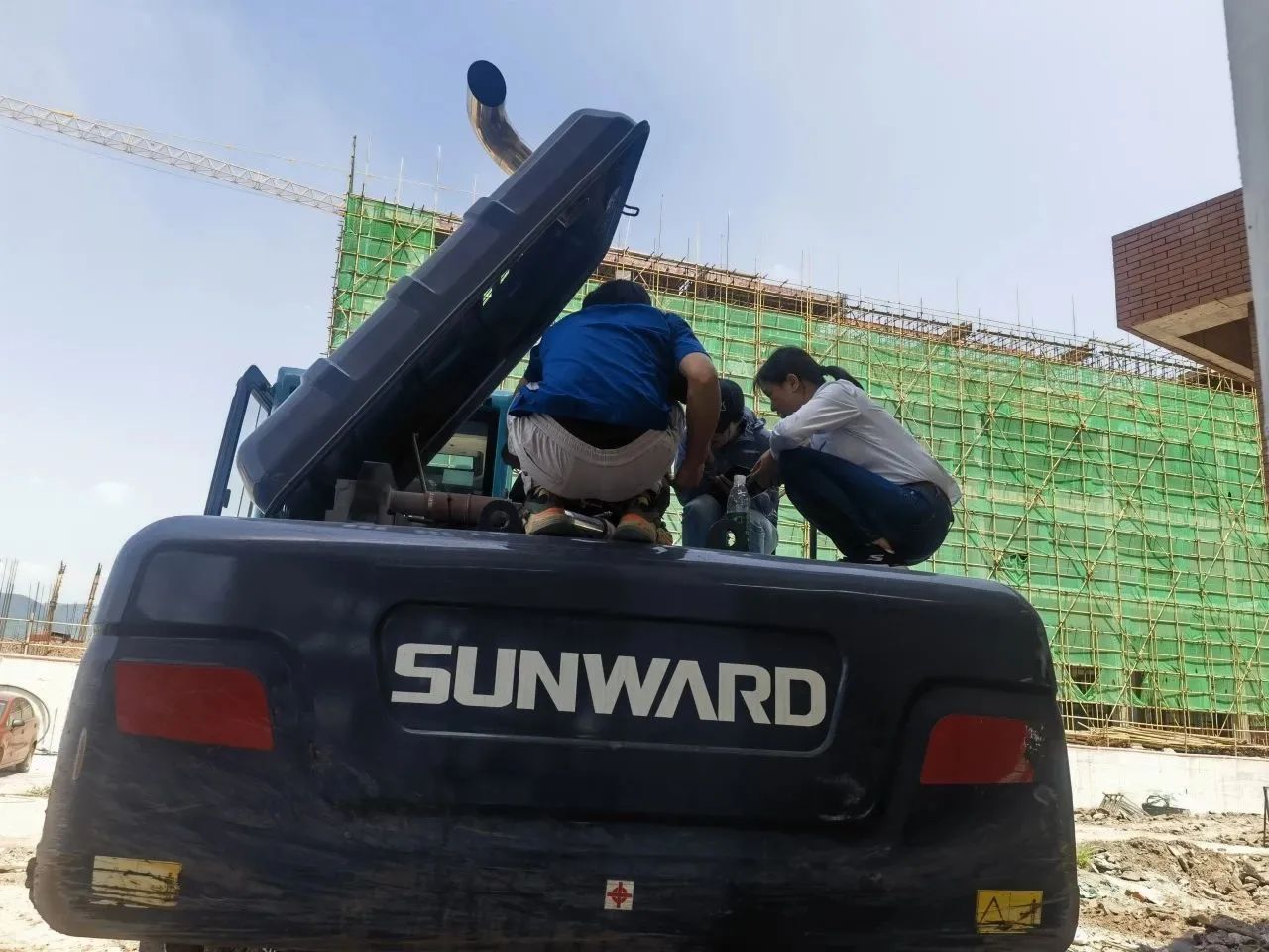 步履一向，服务不止！J9集团智能挖掘机服务万里行火热进行中