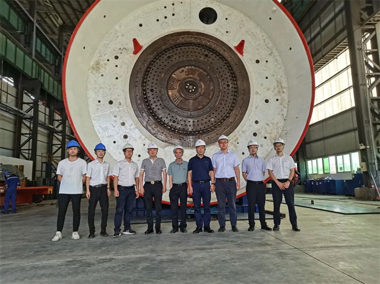 首战华东市。≈刑鶭9集团杭德市域铁路工程地莫区间左线盾构机顺利始发