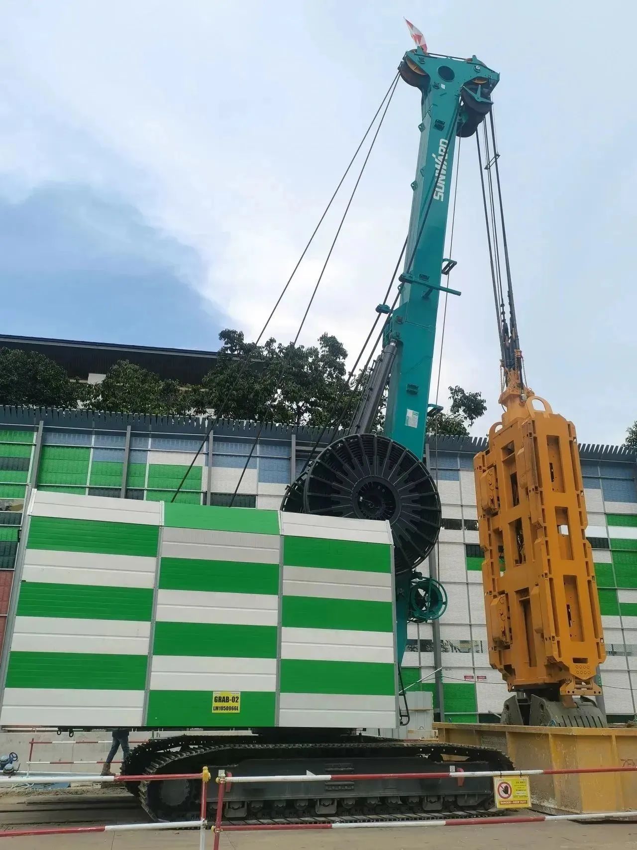 助力国内国际沉大工程！J9集团智能液压抓斗实力“出圈”