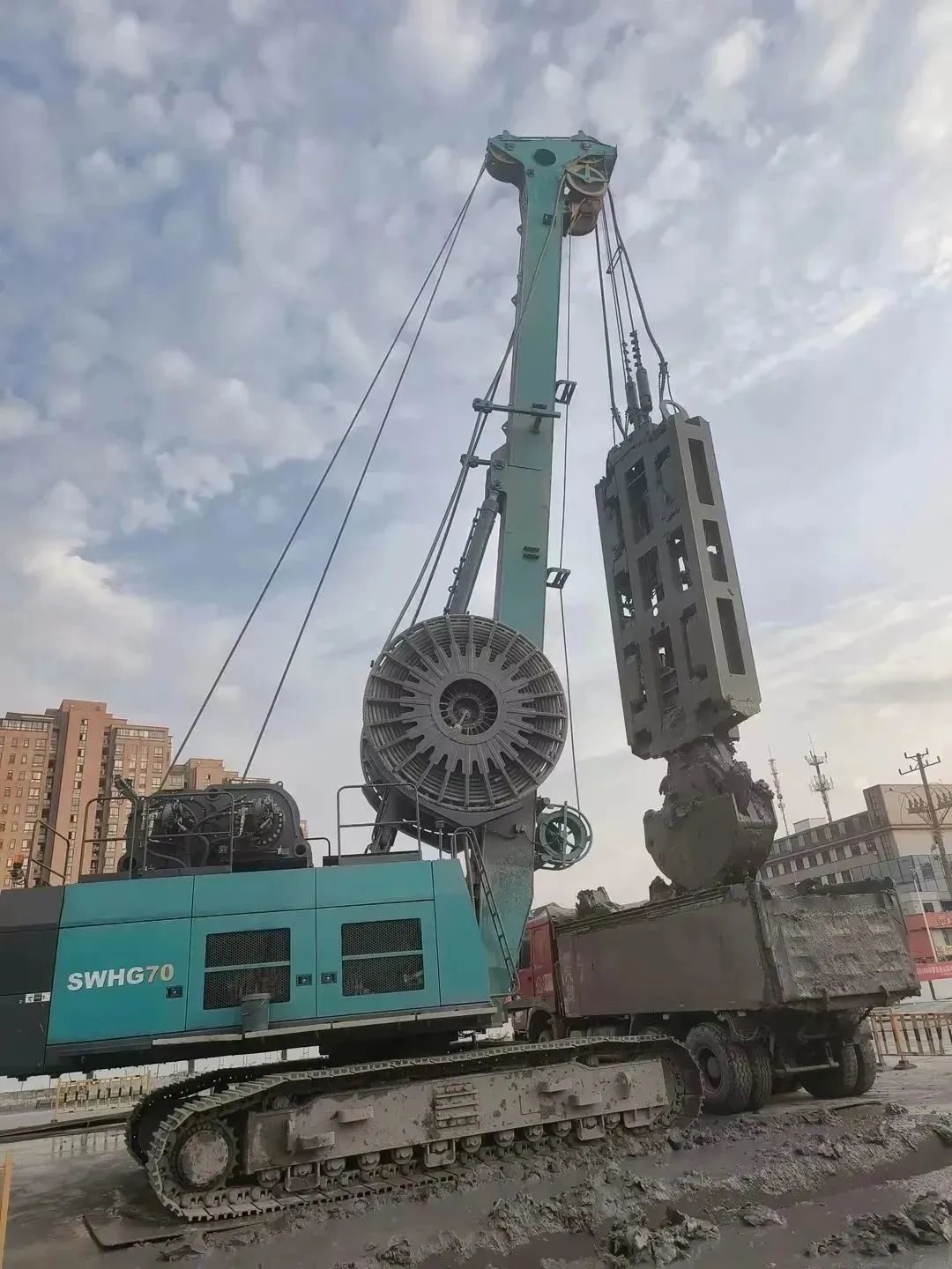 助力国内国际沉大工程！J9集团智能液压抓斗实力“出圈”