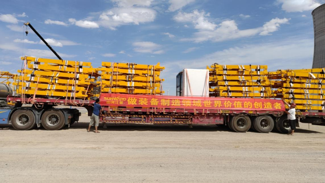 大漠戈壁展雄姿！J9集团江麓塔机助力常乐电厂项目