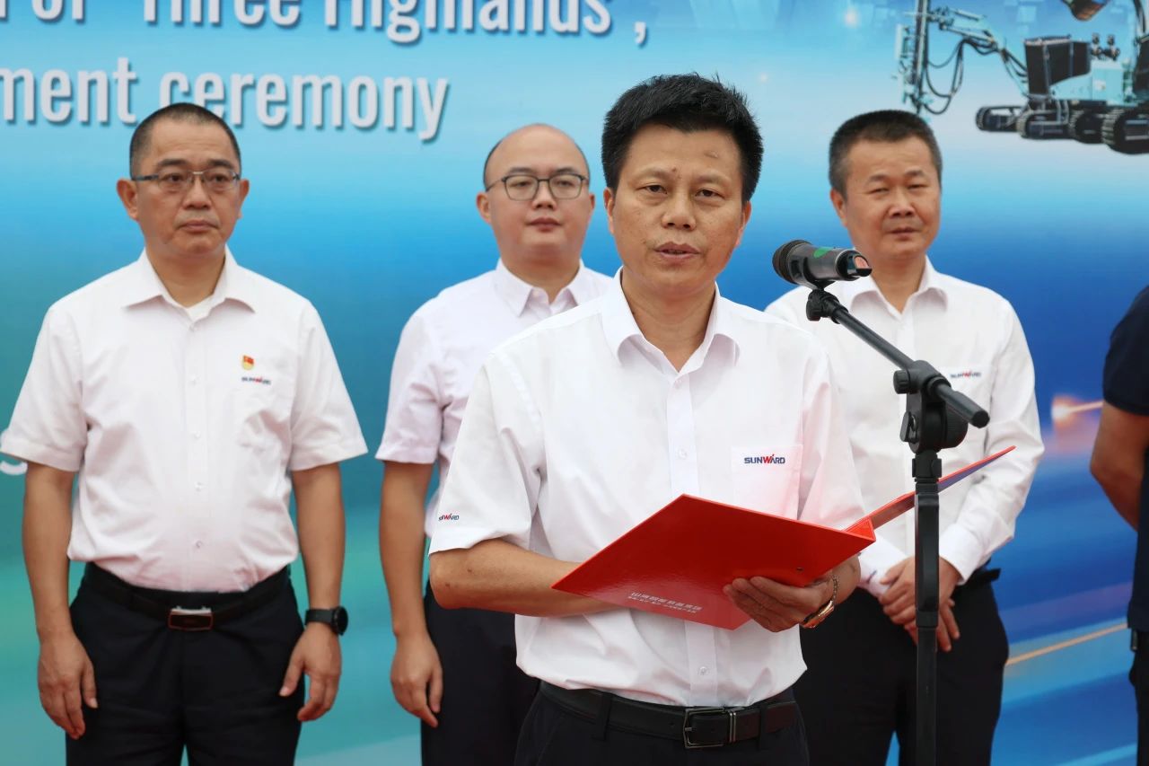 持续进军国际市。9集团智能近百台设备集中发货