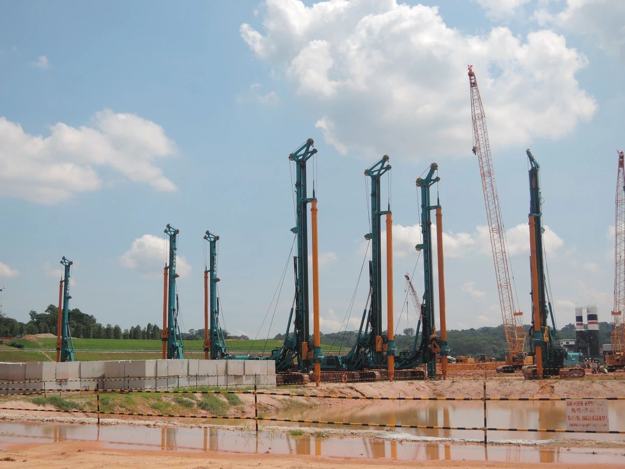 “J9集团绿」乩放“一带一路”