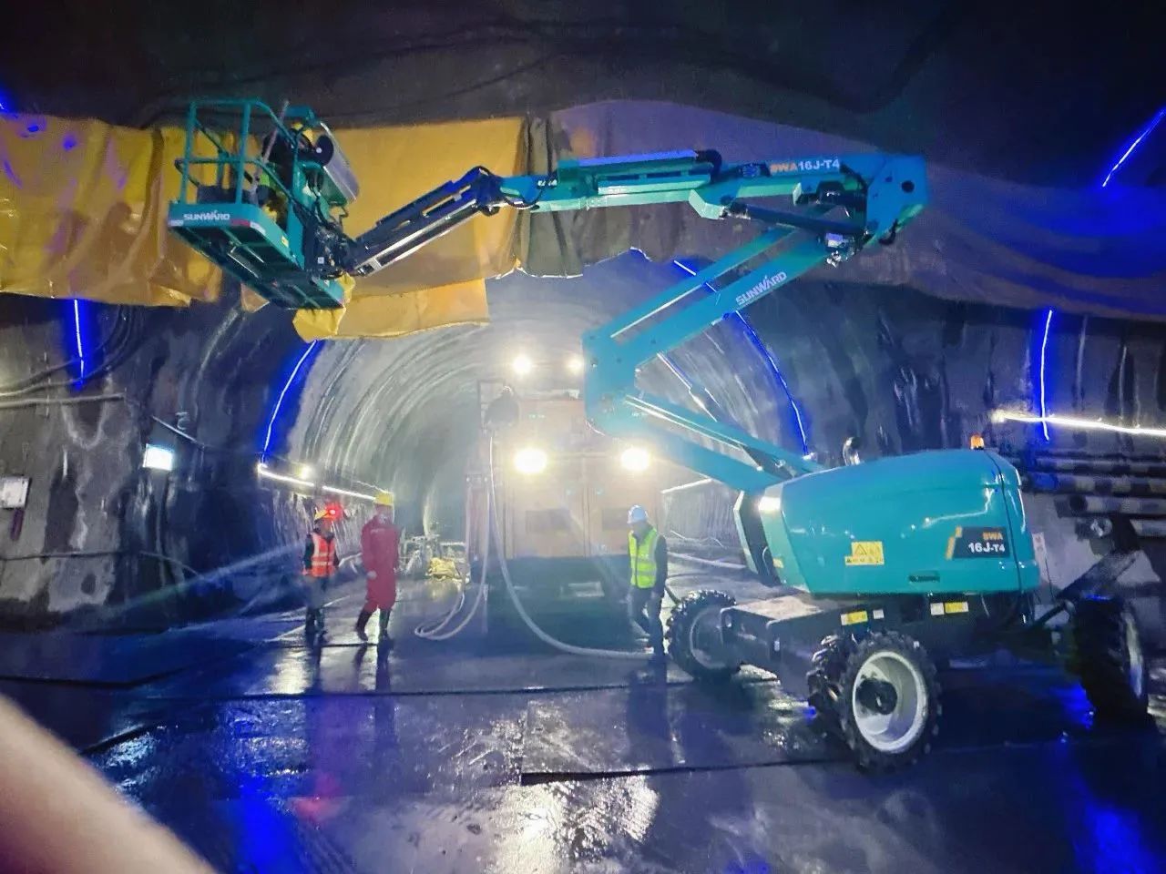 不惧高海拔挑战！J9集团智能高空机械实力助建川藏铁路