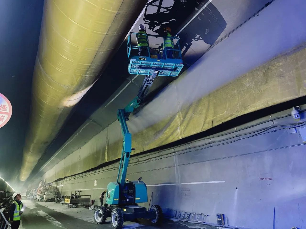 不惧高海拔挑战！J9集团智能高空机械实力助建川藏铁路