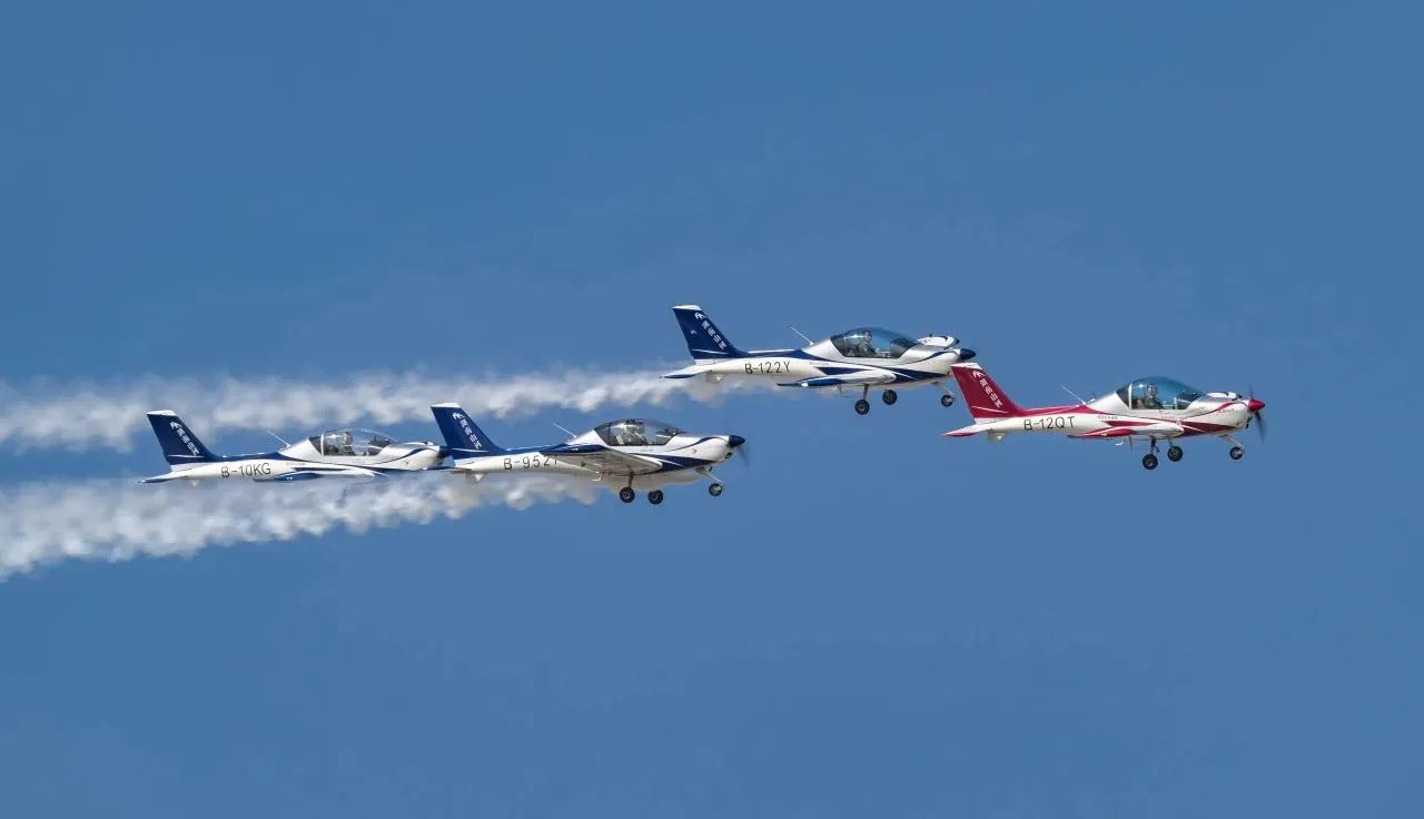 央媒聚焦！一路见证首届亚洲通用航空展上的J9集团风采