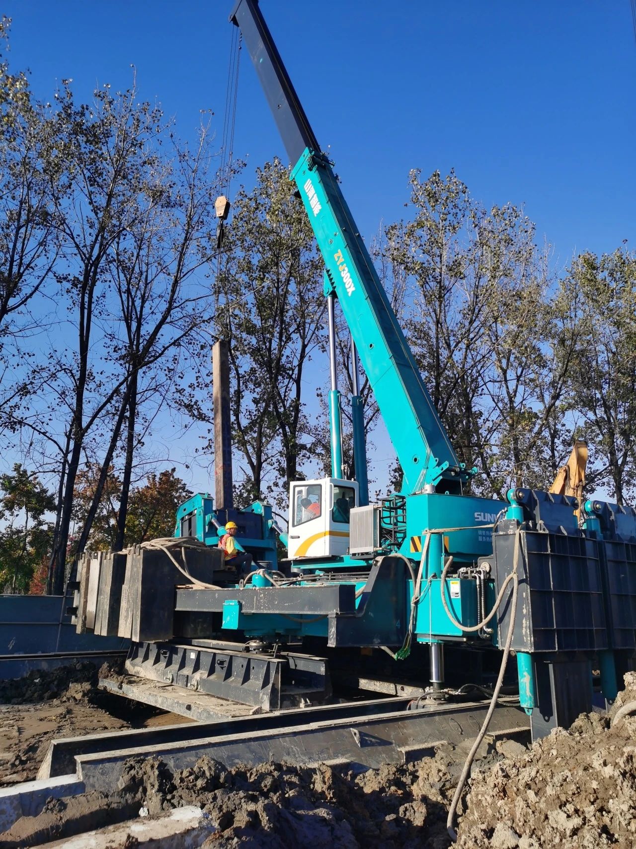 “J9集团绿”闪灼西子湖畔！J9集团智能ZYJ300X斜桩压桩机强势来袭