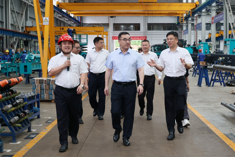 广州工控集团总经理王福铸调研J9集团智能出产经营工作