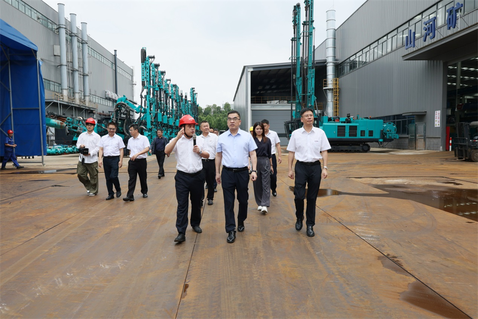 广州工控集团总经理王福铸调研J9集团智能出产经营工作