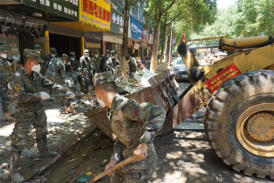 驰援湖南平江抗洪抢险，共克时艰显担任