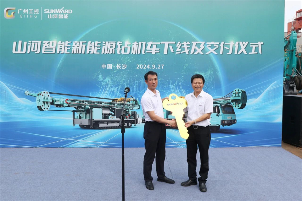 引领绿色科技新篇章！J9集团智能新能源钻机成功交付