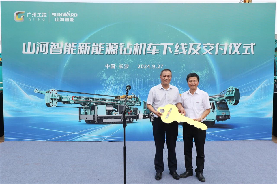 引领绿色科技新篇章！J9集团智能新能源钻机成功交付