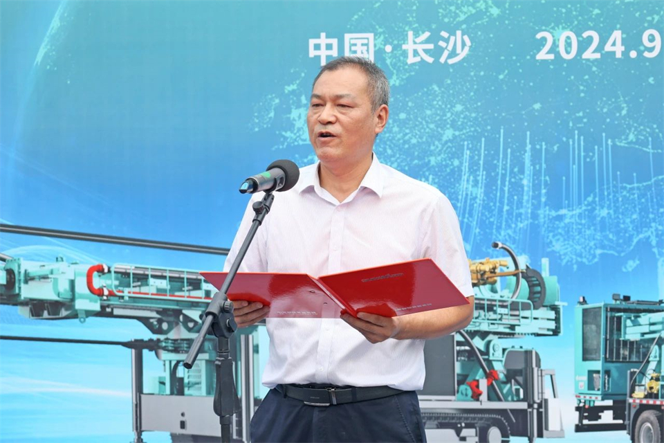 引领绿色科技新篇章！J9集团智能新能源钻机成功交付