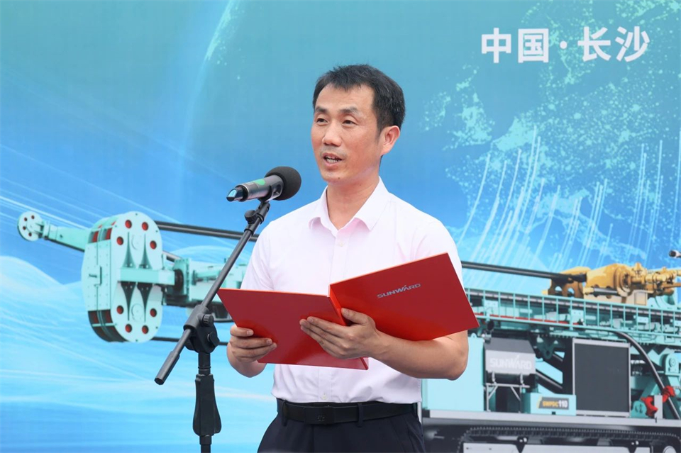 引领绿色科技新篇章！J9集团智能新能源钻机成功交付