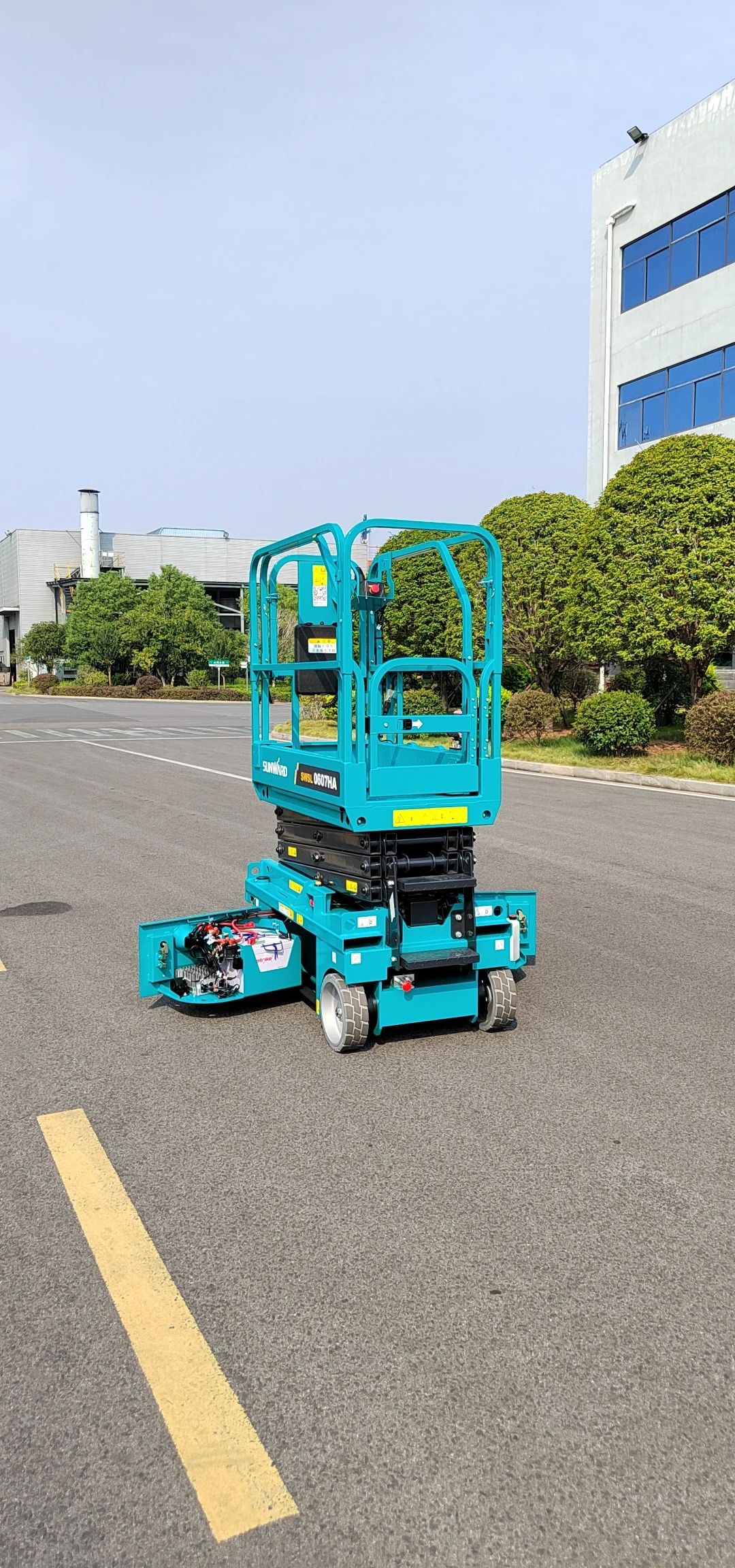 向“新”而行！J9集团智能又一款电动液驱剪叉式高空作业平台颁布