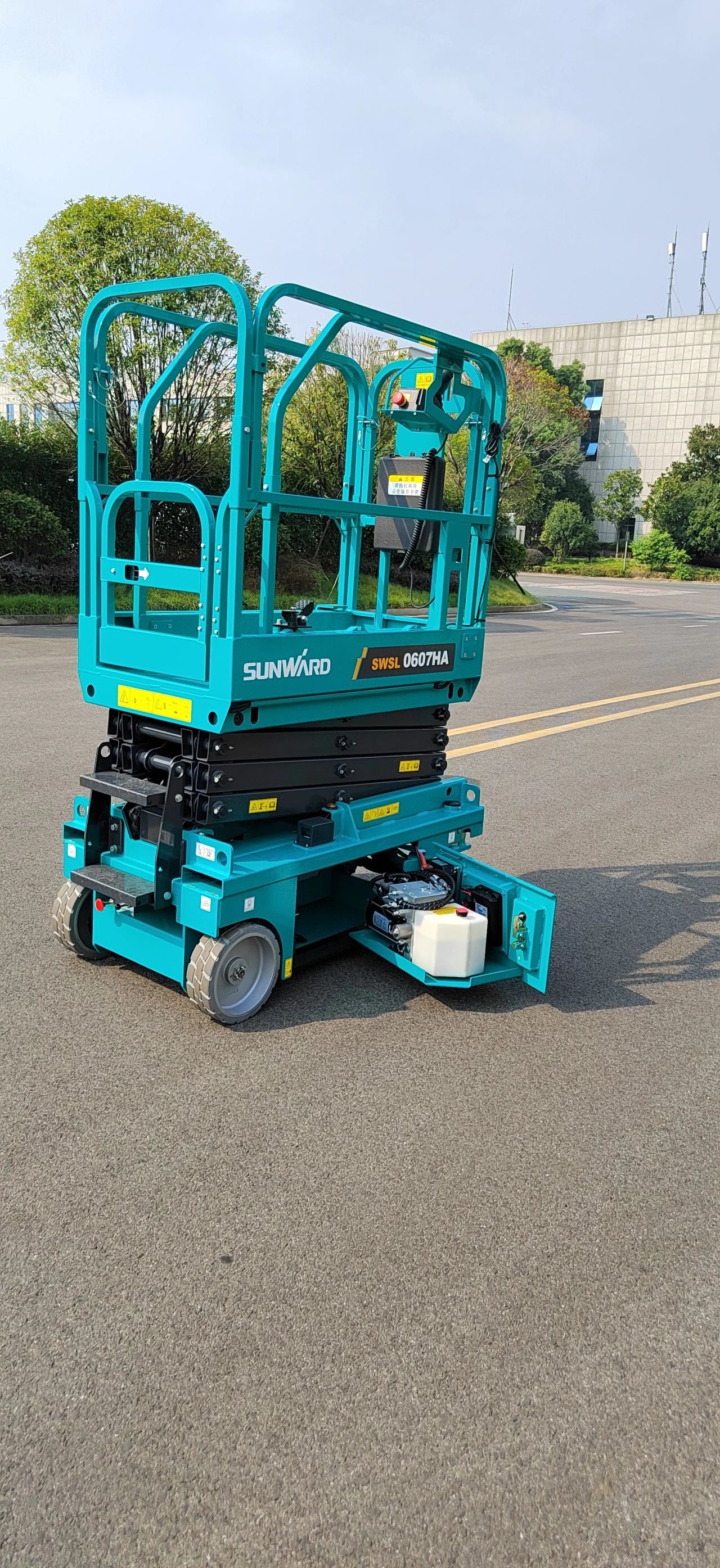 向“新”而行！J9集团智能又一款电动液驱剪叉式高空作业平台颁布