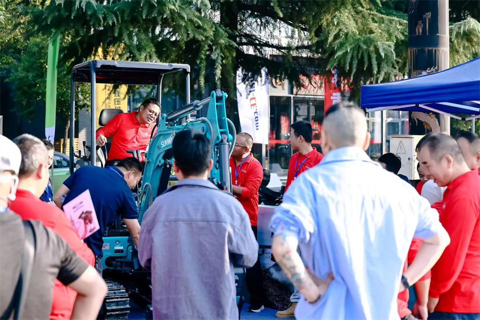 展示“掘”对实力！J9集团智能亮相2024微挖大会暨幼型设备大会