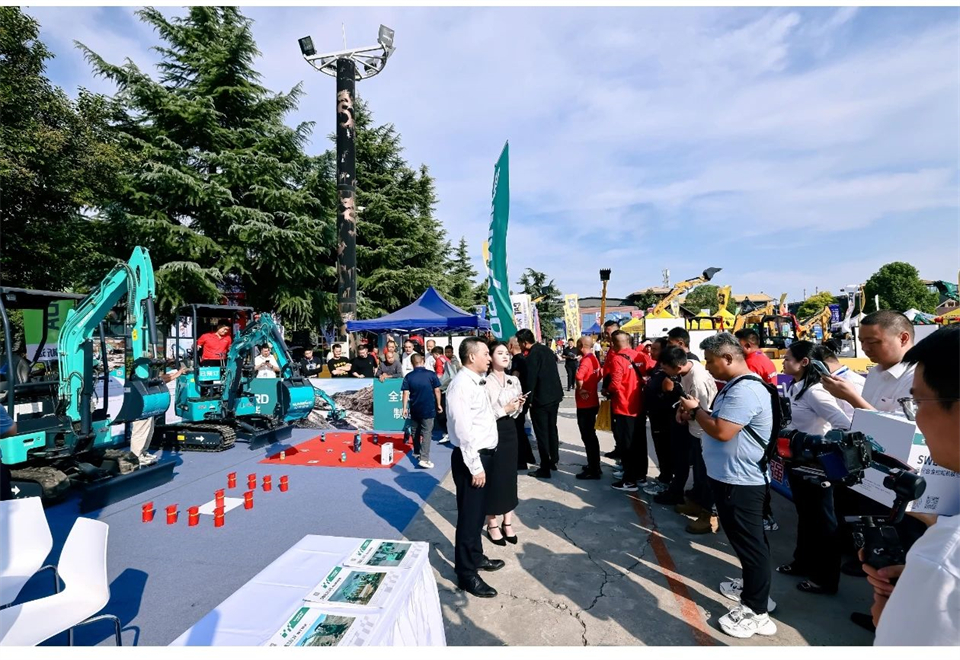 展示“掘”对实力！J9集团智能亮相2024微挖大会暨幼型设备大会