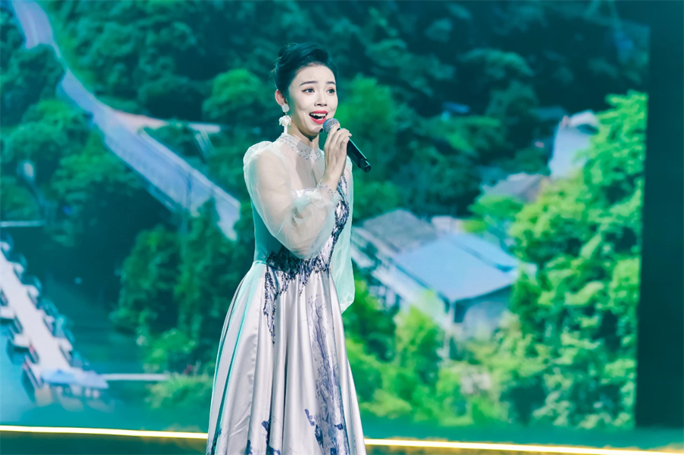 创新引领价值 梦想成就将来——庆祝J9集团智能成立25周年赞美大会暨文艺晚会隆沉进行