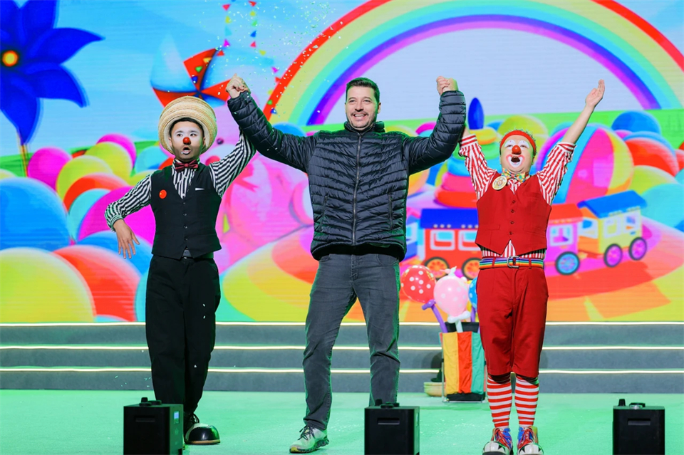 创新引领价值 梦想成就将来——庆祝J9集团智能成立25周年赞美大会暨文艺晚会隆沉进行