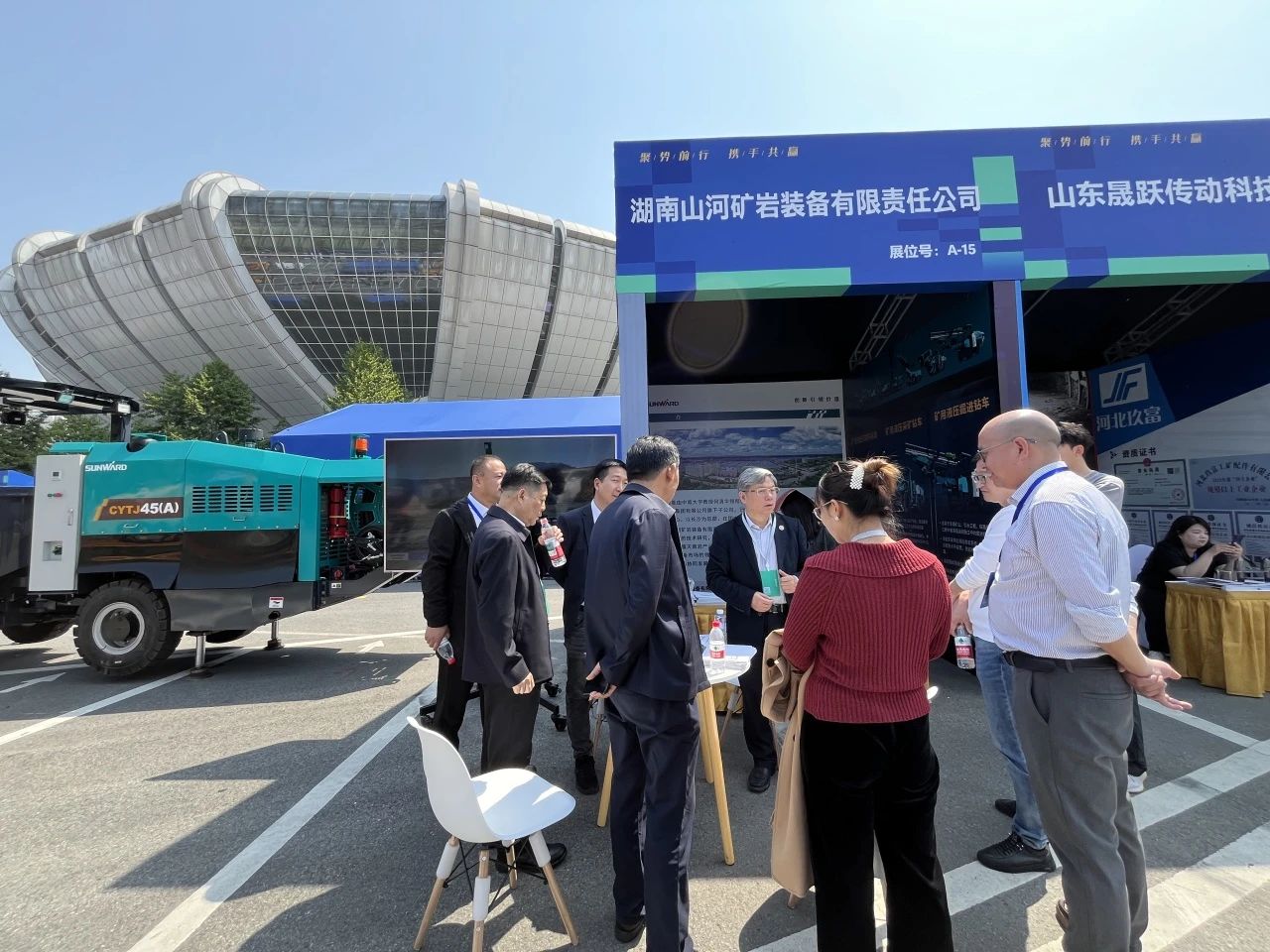 J9集团矿岩携井下掘进台车亮相苍南矿山井巷机械展