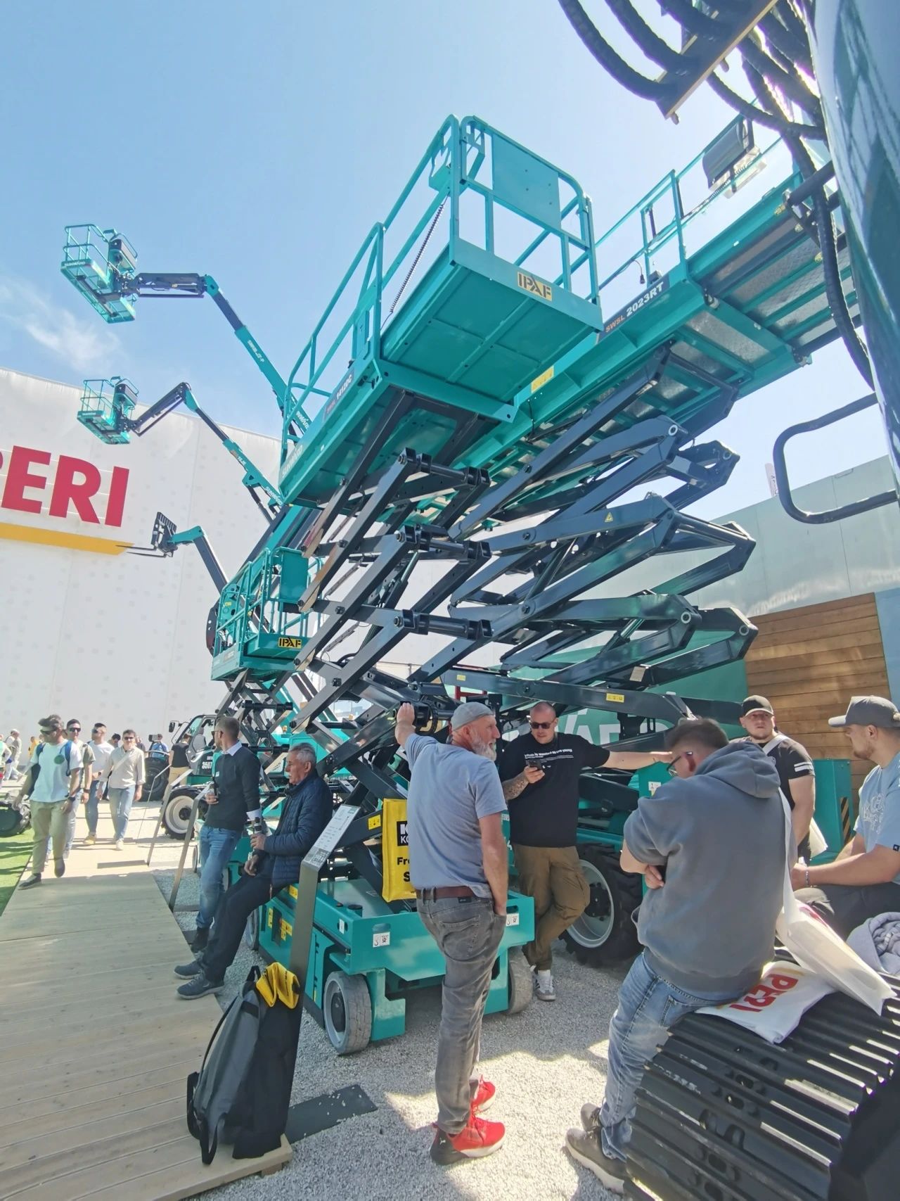 J9集团智能高空机械闪灼Bauma 2025！ 新能源技术与创新产品获全球瞩目