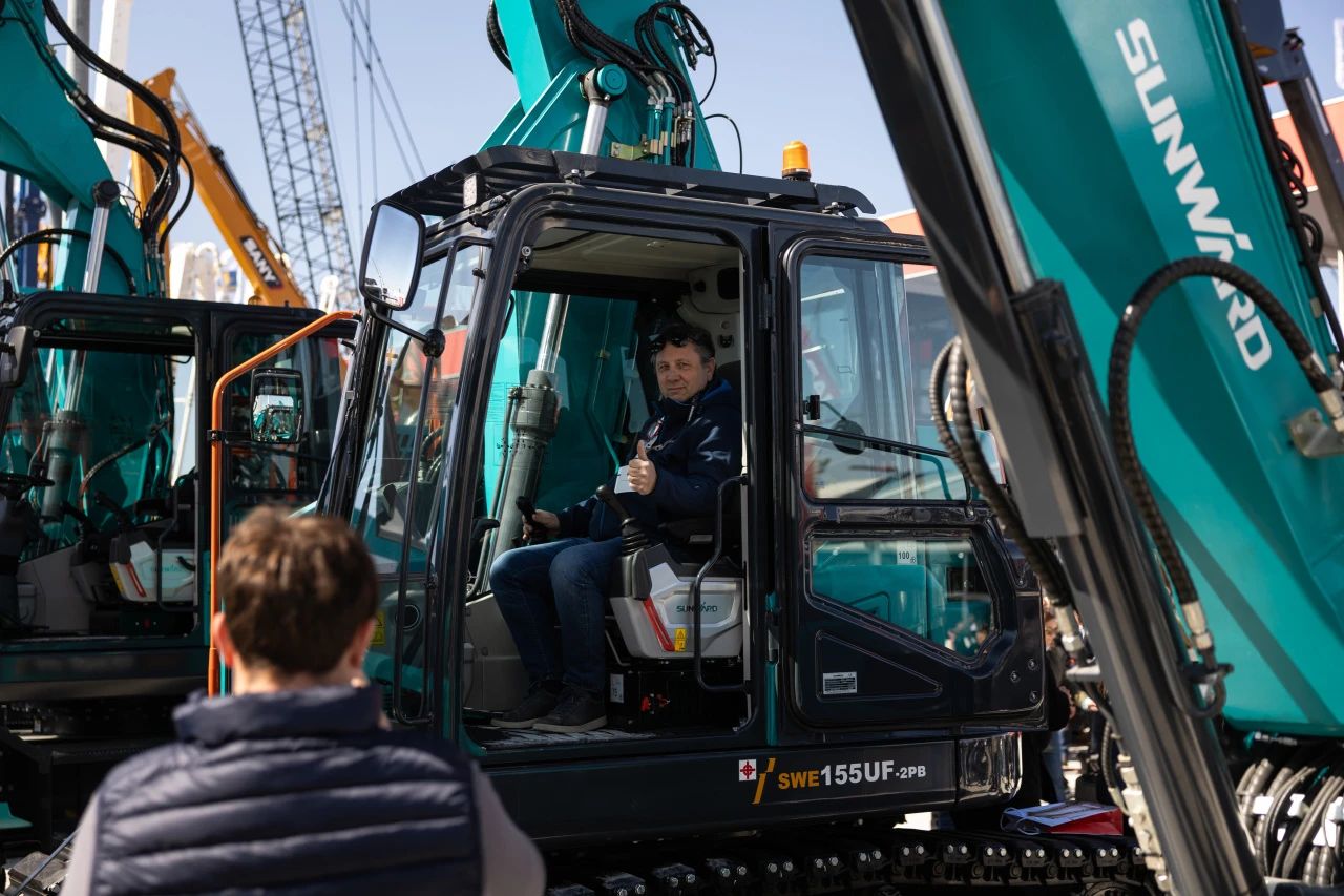 J9集团智能董事长付向东：以绿色智造与全球战术解锁中国工程机械的进阶密码