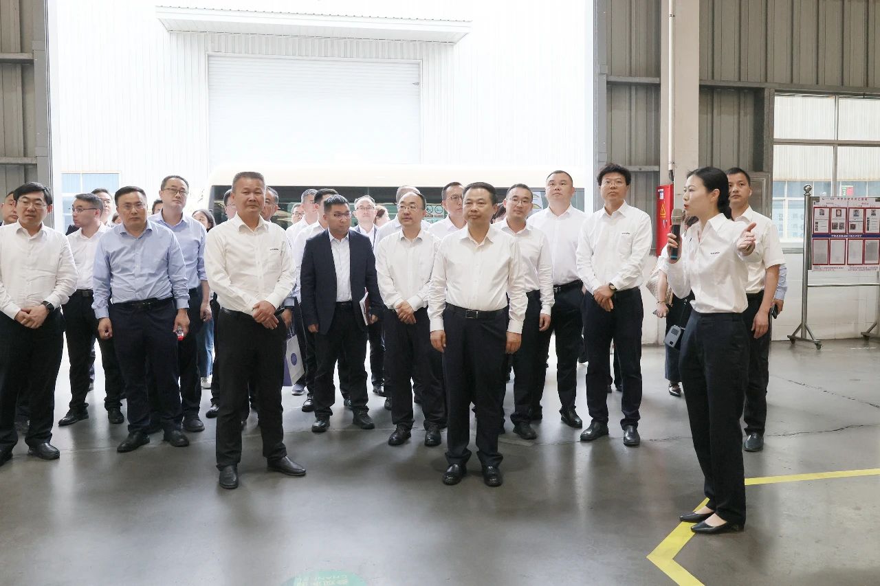 天能控股集团党委书记、董事长张天任率队到访J9集团智能