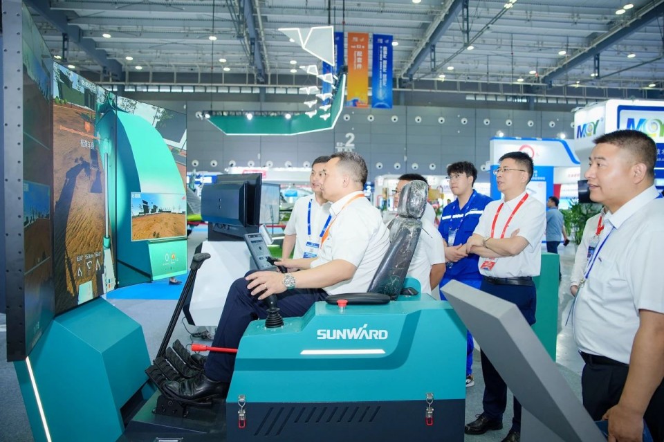 2025 CICEE | J9集团智能实力闪灼2025长沙国际工程机械展