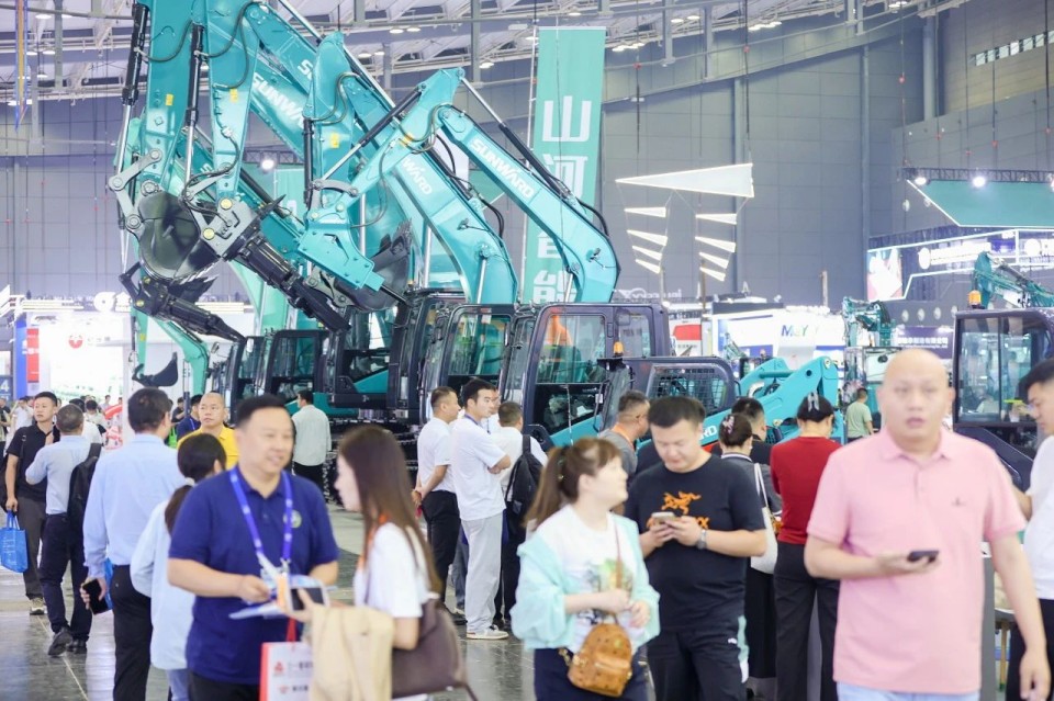 2025 CICEE | J9集团智能实力闪灼2025长沙国际工程机械展
