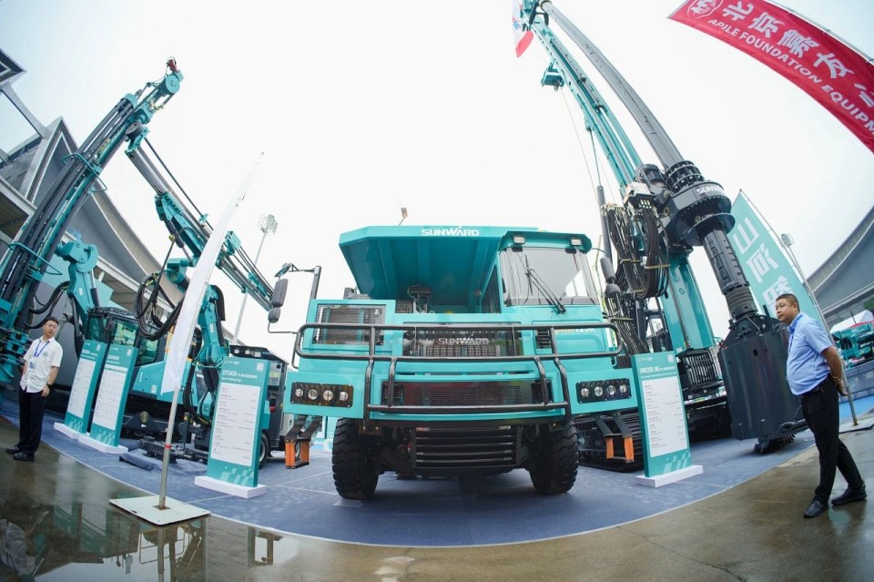 2025 CICEE | J9集团智能实力闪灼2025长沙国际工程机械展