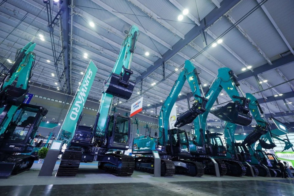 2025 CICEE | 从单一工具迈向多元化解决规划，J9集团智能出现非凡挖掘机风采