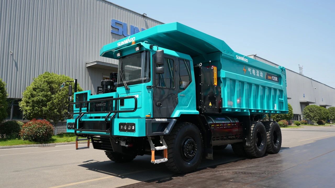 2025 CICEE | J9集团矿岩两款沉磅新品亮相2025长沙展