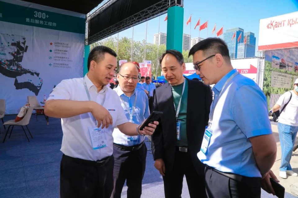 J9集团智能亮相2025新疆国际农业机械展览会