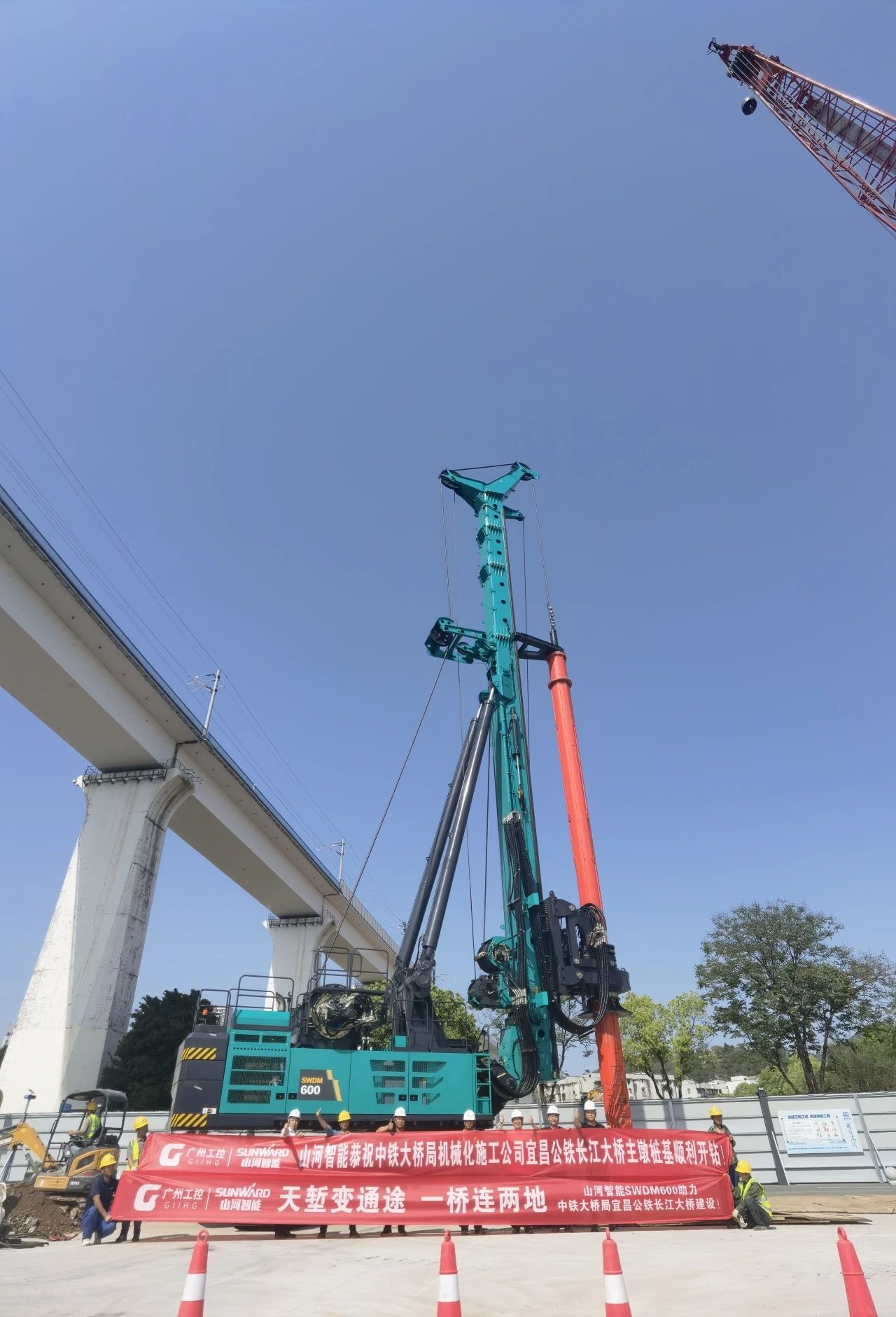 再战“世界级工程”！J9集团智能旋挖钻机助力宜昌长江公铁大桥建设