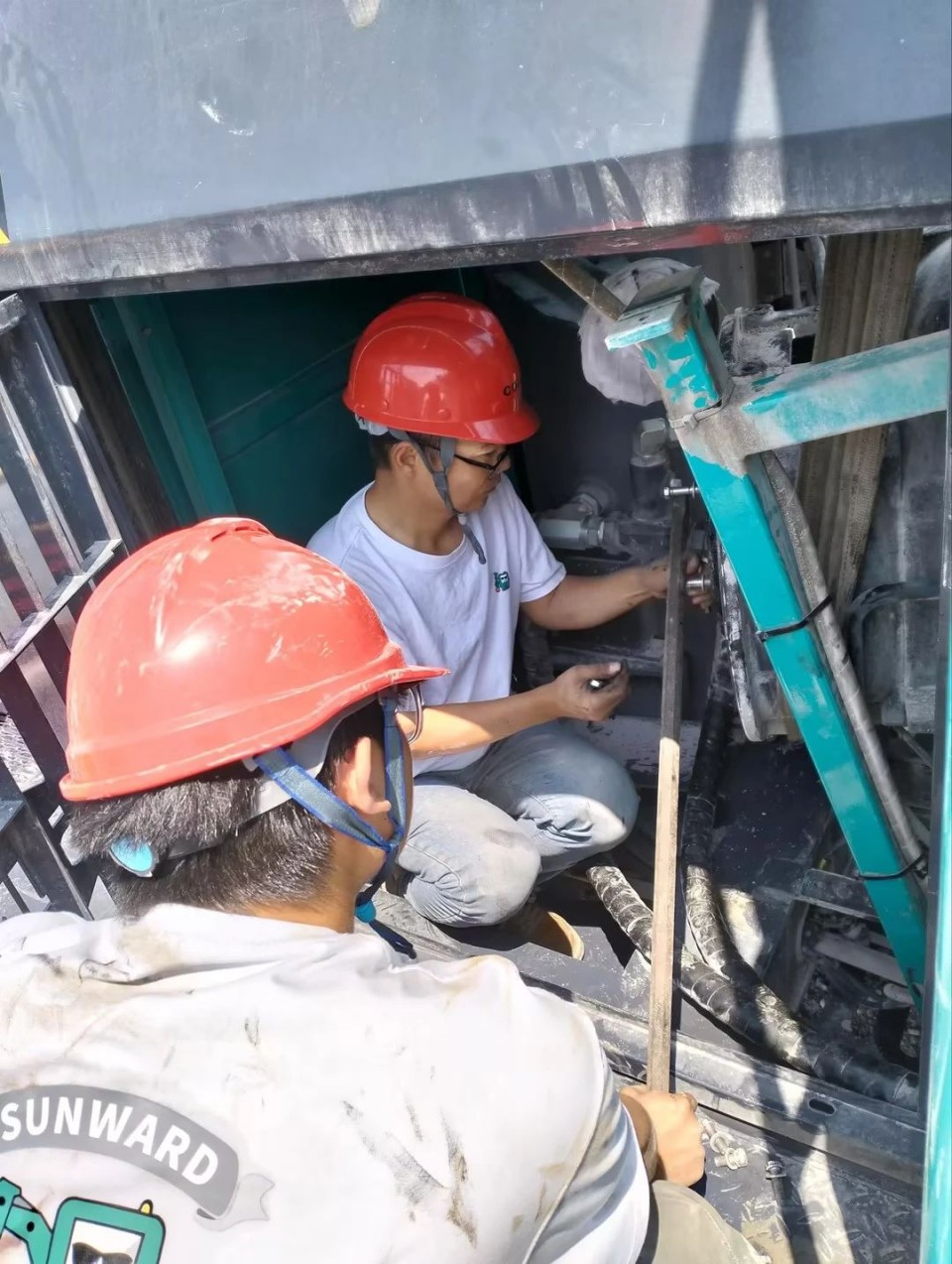 逾越J9集团万里 智启服务新程——J9集团矿岩“服务万里杏妆活动走进海螺水泥