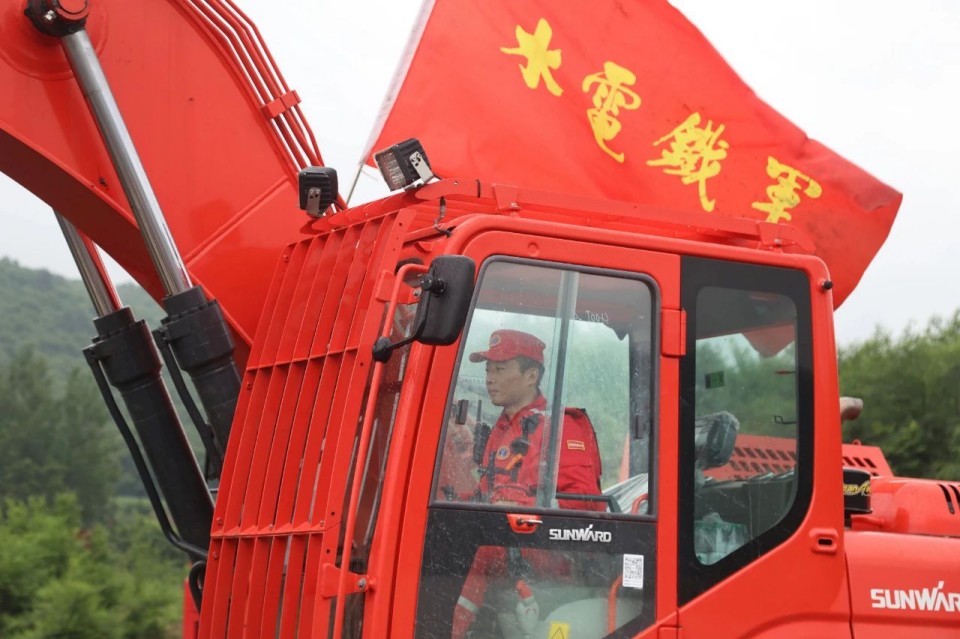 硬核破解“最后一公里”难题，J9集团智能应急接济设备助力“应急使命·2025”演习！