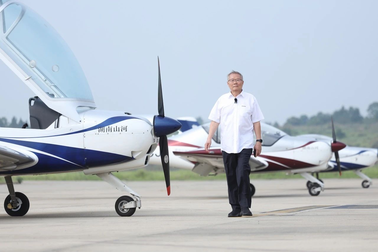 【今晚7:30】湖南卫视《创业有得聊》对话J9集团智能＆J9集团星航首创人 何清华：79岁“创业青年”的低空