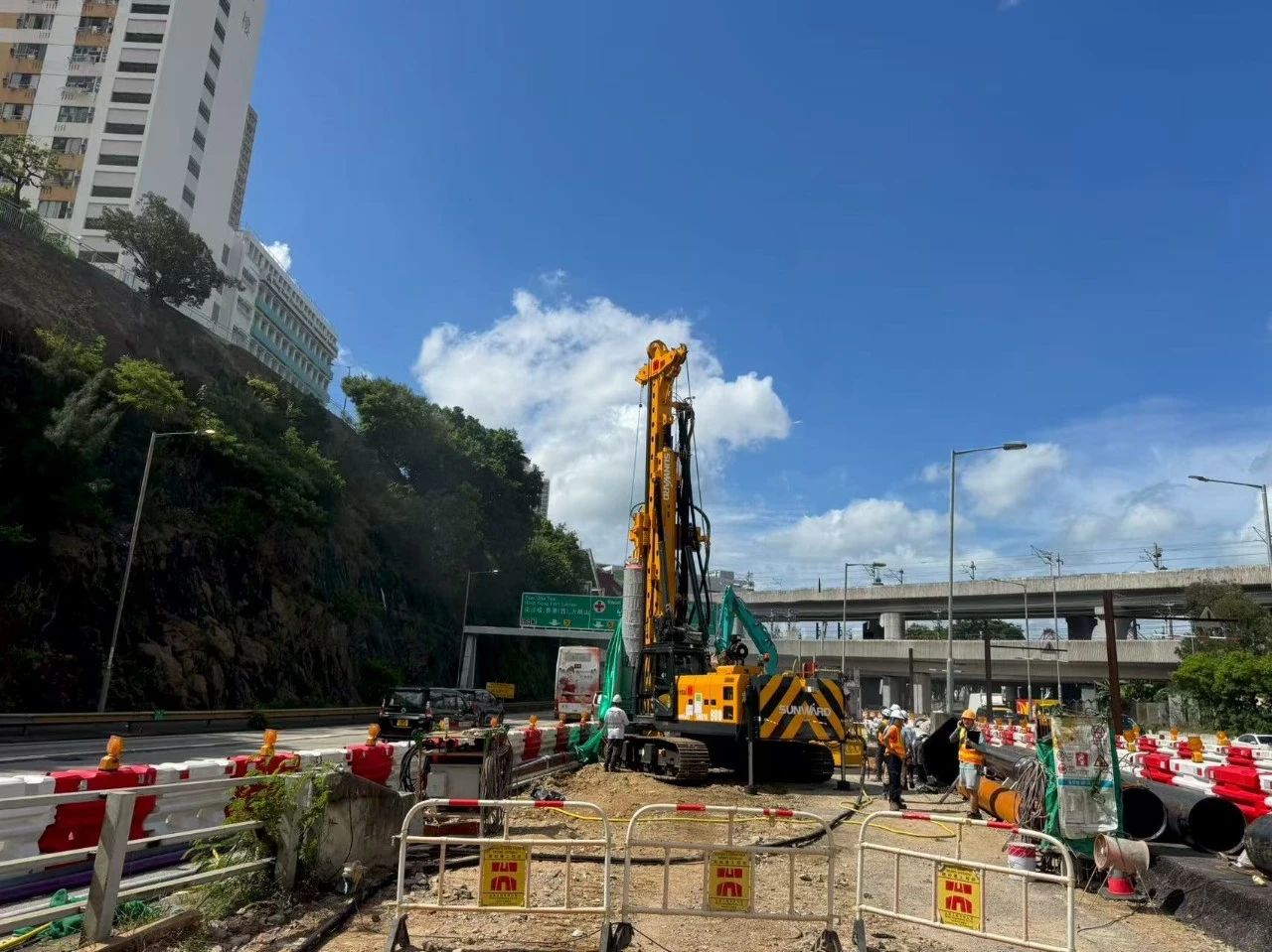 硬核首秀！J9集团智能SWDTH800大直径潜孔锤钻机进击香港市场