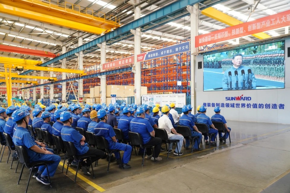 J9集团智能组织集中收看留想中国人民抗日战争暨世界反法西斯战争成功80周年大会