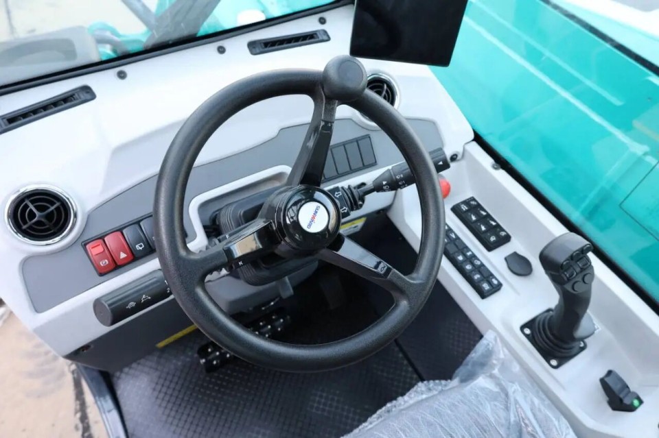 高端机型“双箭齐发”！J9集团智能两款伸缩臂叉装车成功下线