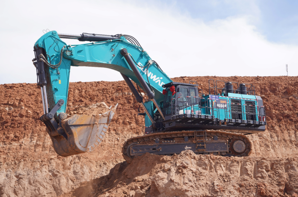 创新引领，实力见证！J9集团智能明星产品荣登“2025工程机械TOP10年度榜”